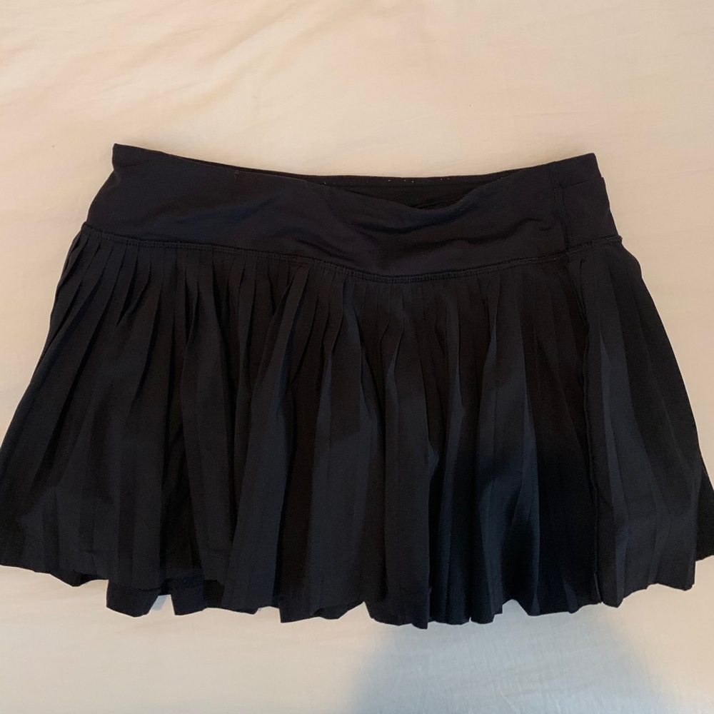 Black pleated Lululemon skirt